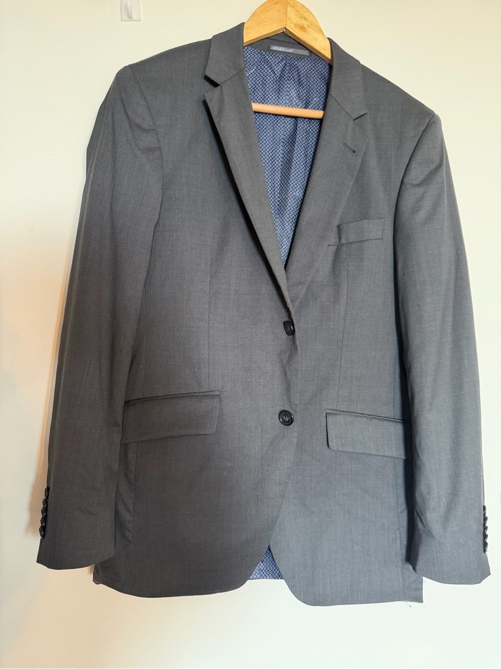 Men's Gray Two-Button Notch Lapel Blazer